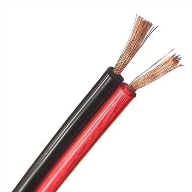 Czerwony i czarny płaski kabel głośnikowy